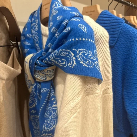 Guest in residence wild rag - Picture 3 of 3